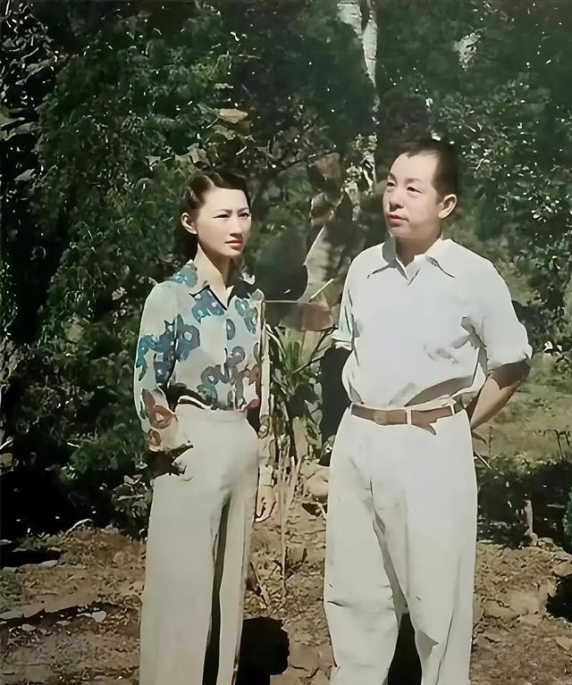 张学良痴迷一生的赵一荻有多美？16岁时在香山留影，美若天仙！