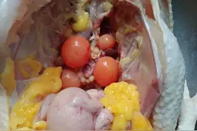 杀鸡时，肚子里有一块“黄油”常被丢掉，殊不知是个宝，长知识了图片