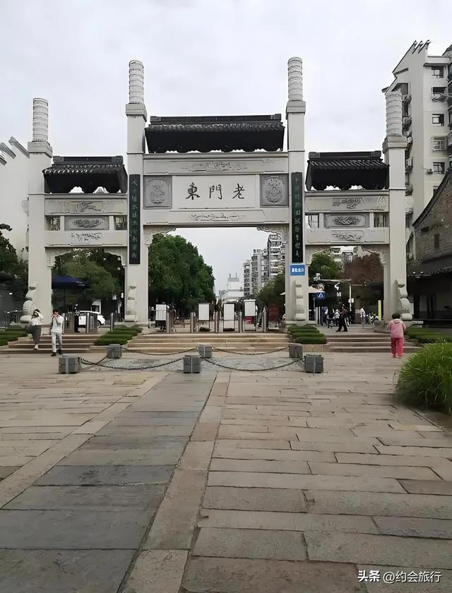 为啥南京夫子庙的小吃又贵又难吃？游客：本地人不吃，专坑外地人