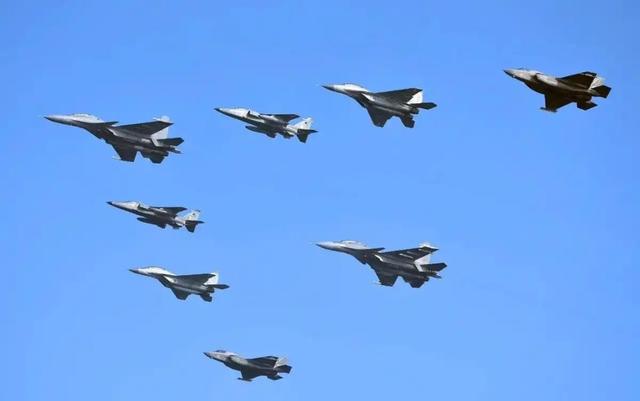 中国家门口生变，多国兵力堵门，美军打法变了，第一岛链火力转移