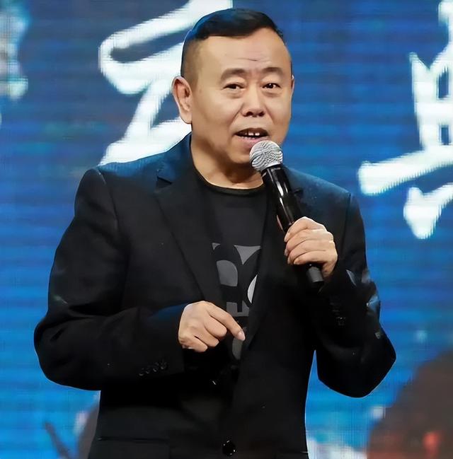 全家移民真相大白2年，享正师级待遇的潘长江，已走上另一条大道