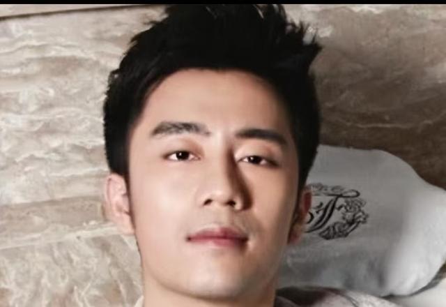 善恶终有报，曾经在求职节目里咄咄逼人的老板，如今竟沦落成这样