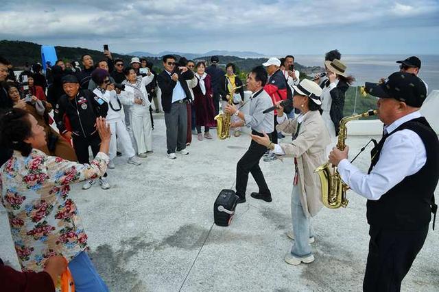 “晚”得尽兴，重阳踏浪苍南168黄金海岸！温州银发康养旅游IP解锁山海康养新体验
