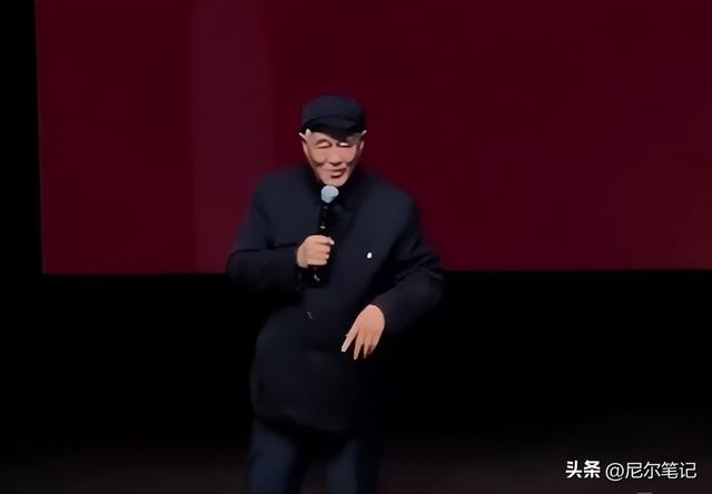 赵本山儿子请客吃砂锅，在暖棚里凑桌显寒酸，宋晓峰喝到鼻脸通红