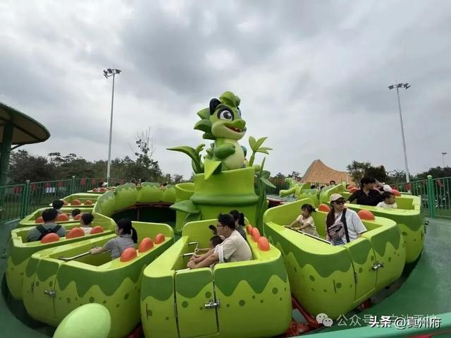 仪征熊猫乐园国庆首日一万多人来打卡!