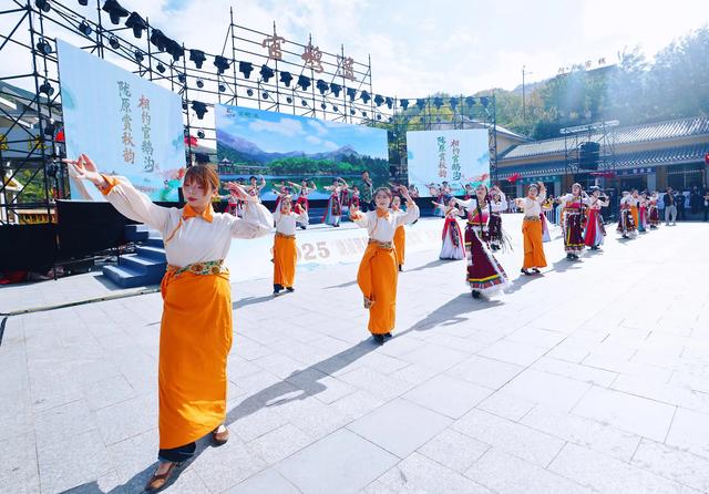 陇原赏秋韵 相约官鹅沟 2025甘肃秋冬季旅游推介会解锁陇原秋日美景