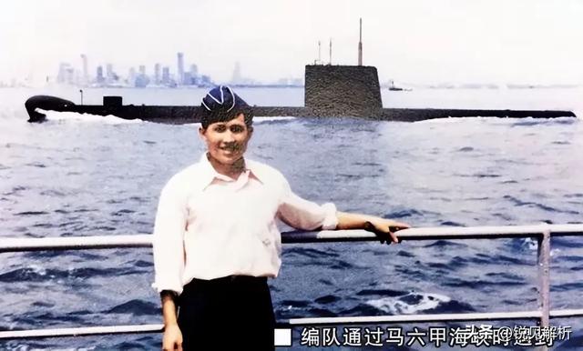 中国军舰首访归途遭12级风暴：9道裂缝3米裂口，官兵死里逃生！