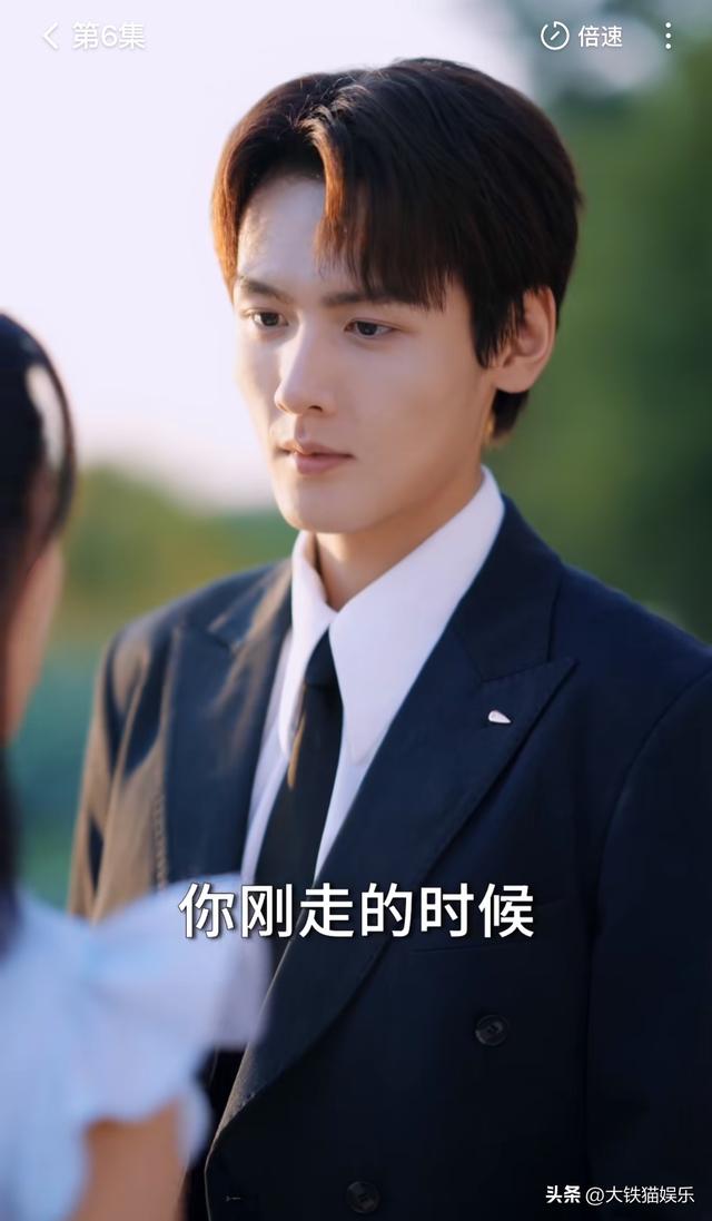 原来他们是亲兄弟，哥哥演短剧霸总，弟弟演长剧男主，颜值差别大