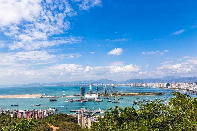 三亚和大连，一个最南一个最北的海滨城市，实话实说差别确实 很大