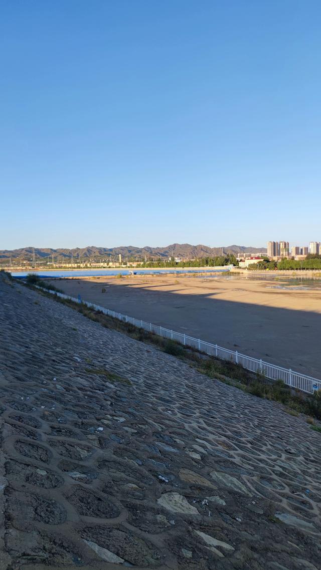 包头，溜达昆都仑河公园、湿地公园、赵长城遗址、昆都仑召、蓝伽