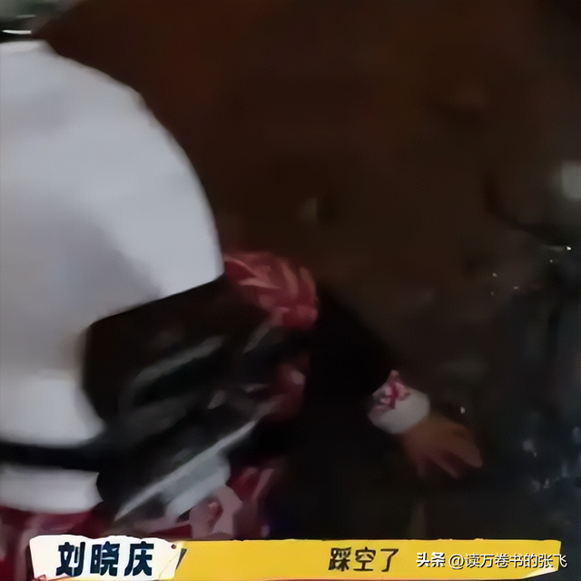 刘晓庆担心的事发生了！意外摔倒、分不清人，75岁不服老不行了？