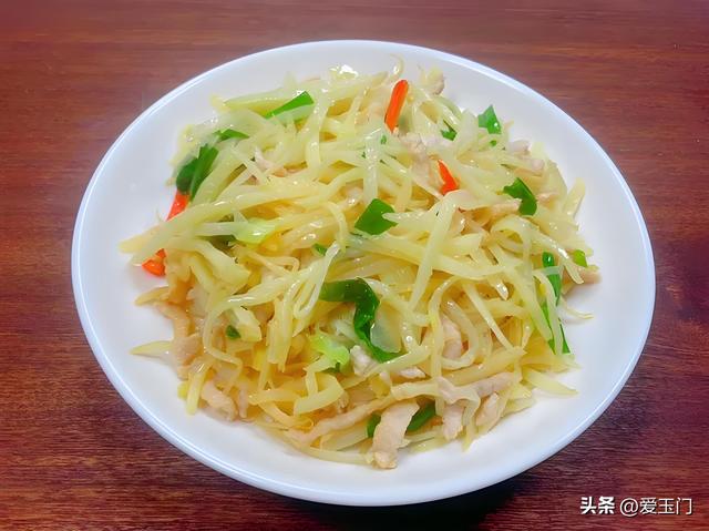 炒茭白，不要直接下锅炒，多加一步，茭白不涩口，鲜嫩好吃特下饭