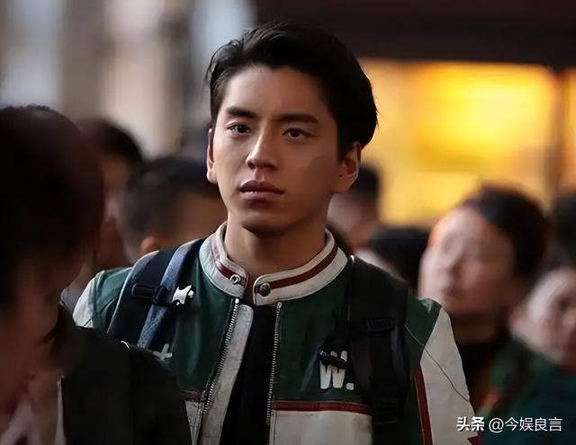 王大陆事件扩大！修杰楷、陈柏霖被上铐带走，贾静雯称孩子被吓到