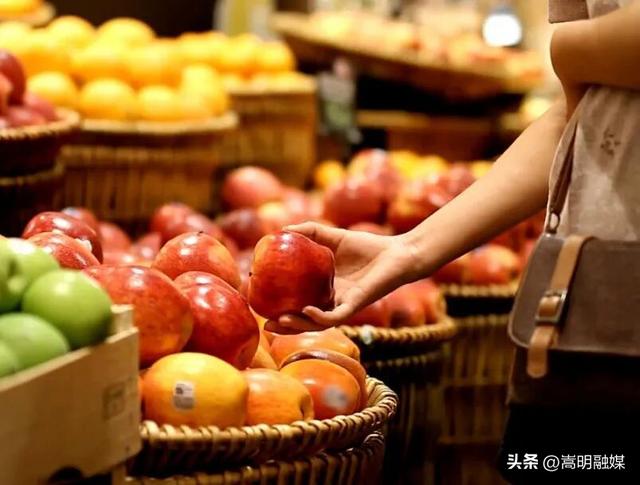 自在嵩明丨逛逛嵩阳菜市场，菜兜很满心也很暖