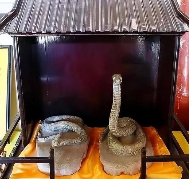 中国有一古寺，庙不大，却有武警24小时站岗，它有何特殊之处？