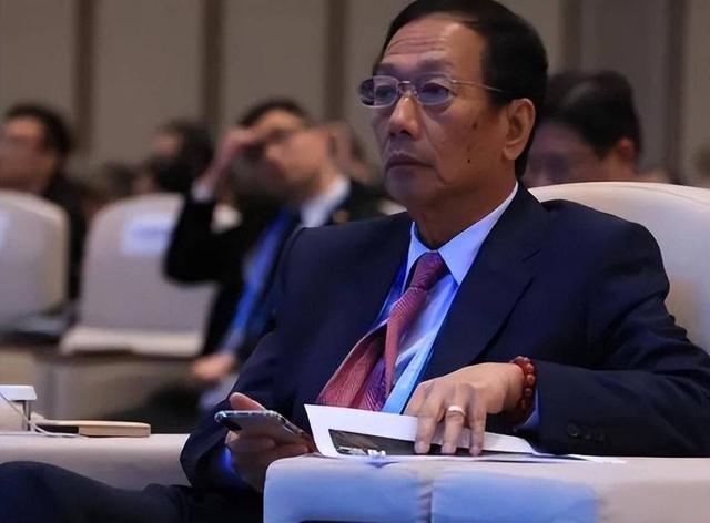 中国人是真吃这套！富士康日进万人，早忘了郭台铭赏饭吃的真相