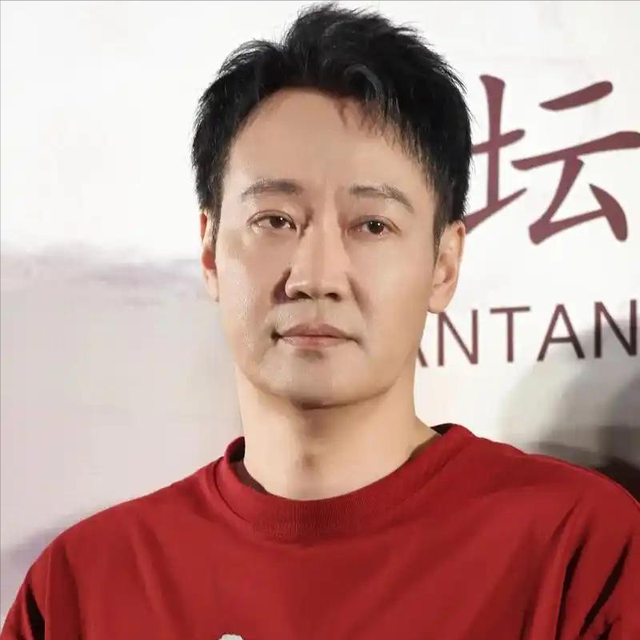 离过年不到2月，52岁辛柏青高调传出喜讯，朱媛媛终于可以放心了