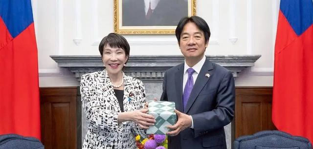 高市早苗逆风翻盘当选，中日关系站上悬崖边，反华首相注定干不久