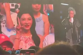 薛之谦演唱会互动，女生谎称一个人来，同行男我算什么！评论炸了图片