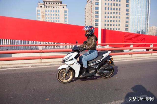 迎着阳光 向着南山 与鸿150S奔跑在城市和山野之间