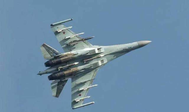 歼-10C 碾压苏-35！金头盔比武三连冠封神	，灵活刺客专治重型机！