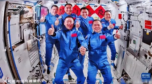 撞击神舟二十真凶锁定，太空出现大量不速之客	，推迟返回有危险吗