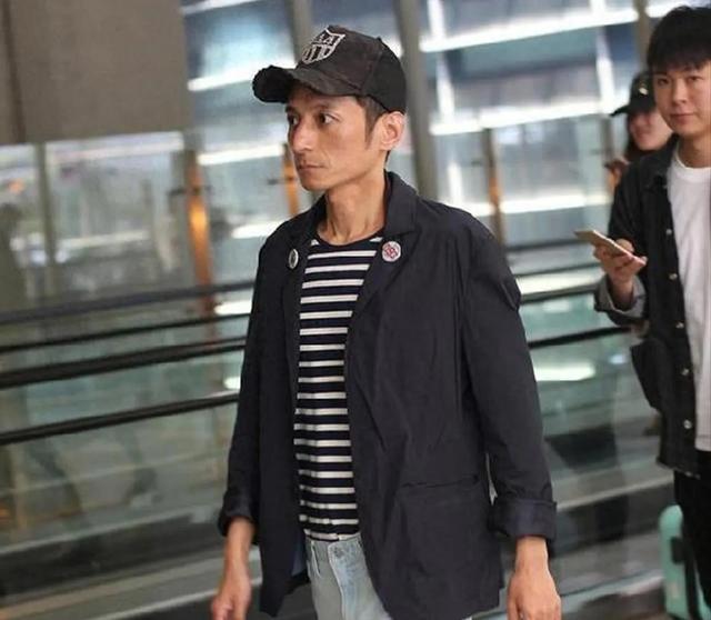 从顶流主持到“精神病”，48岁李维嘉无子无女多年，现状令人担忧