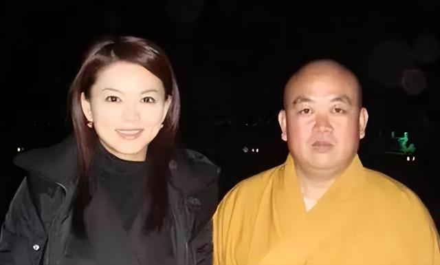 李湘做梦也想不到，释永信刚塌房，自己就因一张“黑丝照”被牵连