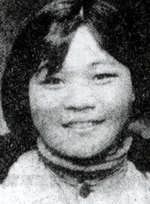 1987年一老妇参观彭德怀故居，工作人员请她题词，她立马说出20字