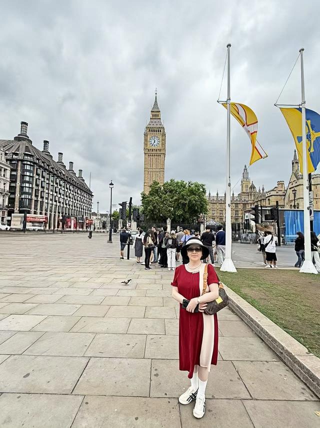 2025年夏季英国游记（十二）：参观伦敦大本钟、西敏寺，皇家马厩