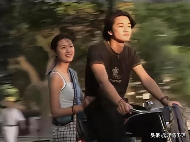 53岁李亚鹏现状：公司狂赚70亿，却住乡下吃野菜，小娇妻不离不弃