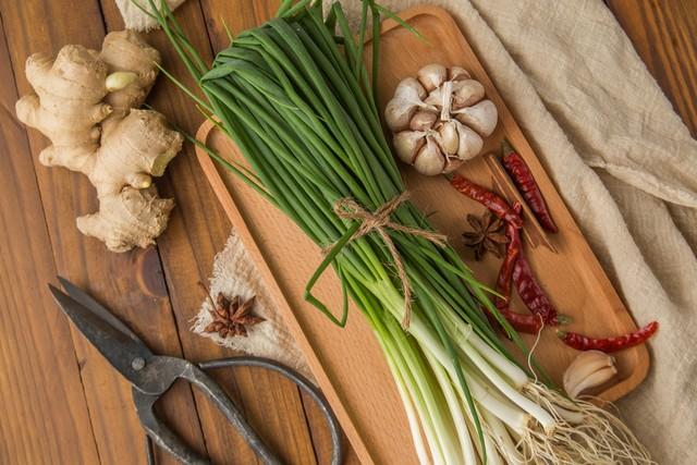 生姜和韭菜捣碎，咱们老一辈人传统做法，真是高手在民间，收藏了