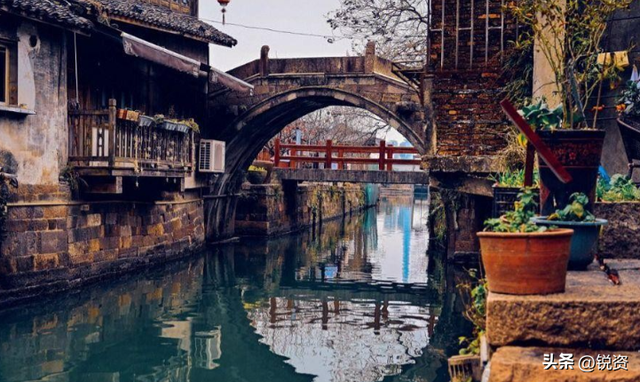 别再复制粘贴了！古镇的生死十字路口，烟火气该咋留？