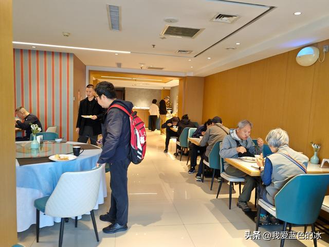 保定这家自助早餐虽然只是28元一位，但做的很用心，人气很旺啊