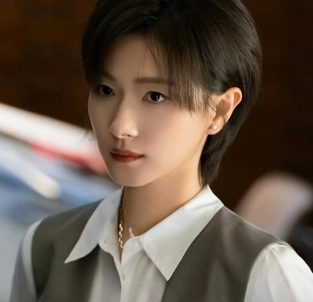 因长的太漂亮，七次拒绝导演“要求”被雪藏，43岁终凭实力走红
