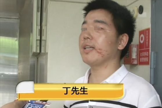 台球厅被曝“特殊服务”：包暗藏玄机，美女助教服务有猫腻