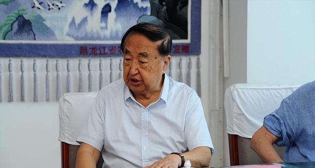 他54岁担任辽宁省委书记，曾查办东北乔四，57岁任黑龙江省委书记