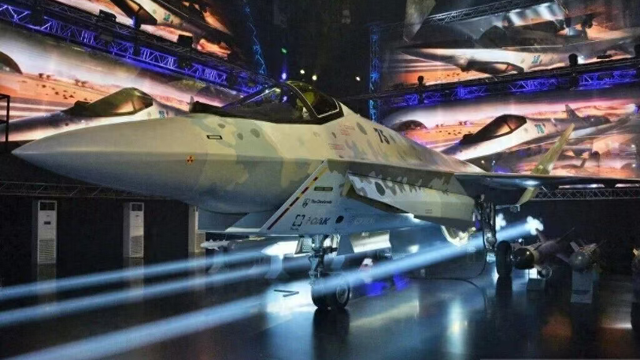 俄罗斯苏75终于出手，时隔4年重新亮相，歼35遇到了新对手？