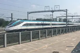 CR220J量产在即，留给绿皮火车的时间真不多了图片