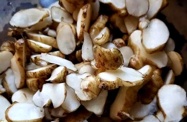 “秋天吃一根！腿脚站稳根”，立秋后遇到买十斤腌起来，好吃下饭