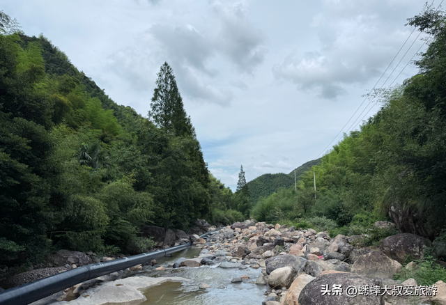 这个浙江秋日宝藏地真不错，山色空濛、鲜有人迹，可享受大自然！
