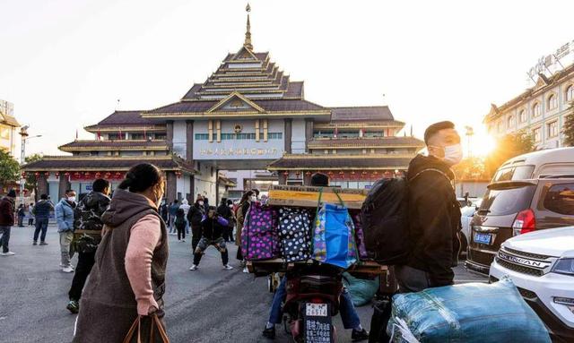 不狠不行的中越边境：数百公里的铁丝网，这下越南人看了都老实了