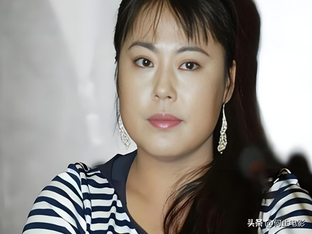 经历三次婚姻，老公一个比一个小，如今患癌，53岁与女儿相互依靠
