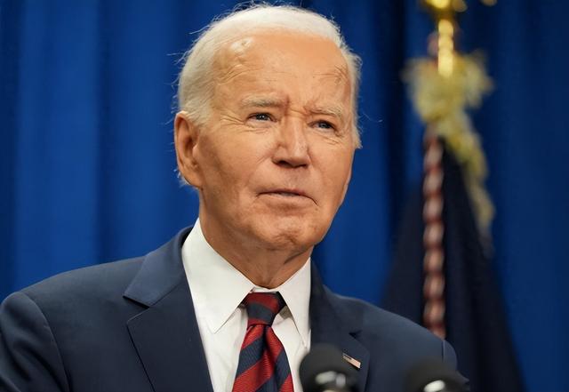 83岁拜登带病出山，一开口就冲着中国来，对特朗普痛心疾首