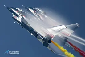 歼10C奔袭7000公里前往中东，不用运20领航，行动更有实战意味图片