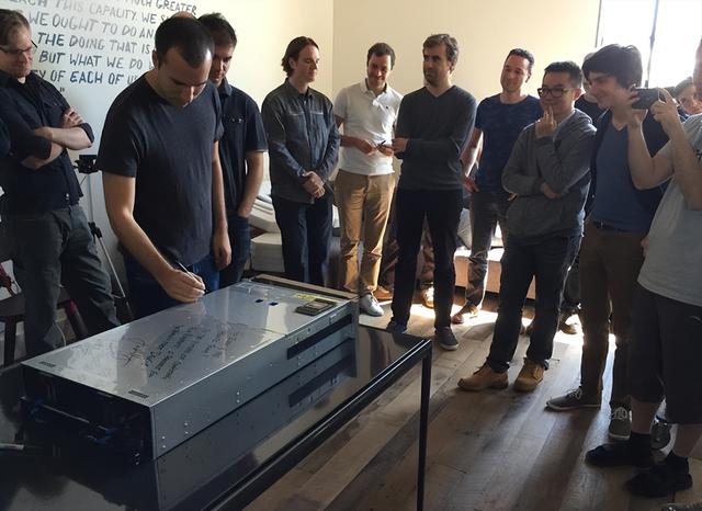 从丹尼餐厅，到5万亿市值英伟达，黄仁勋如何智胜所有人？