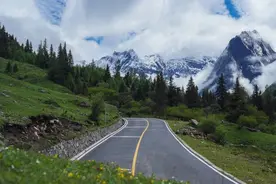 注意！四姑娘山发布非法开展户外活动行为的通报图片