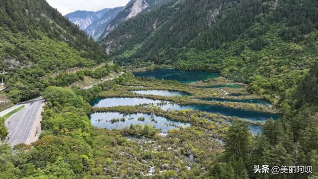 九寨沟国庆迎客流高峰 新交通网络激活金秋旅游市场