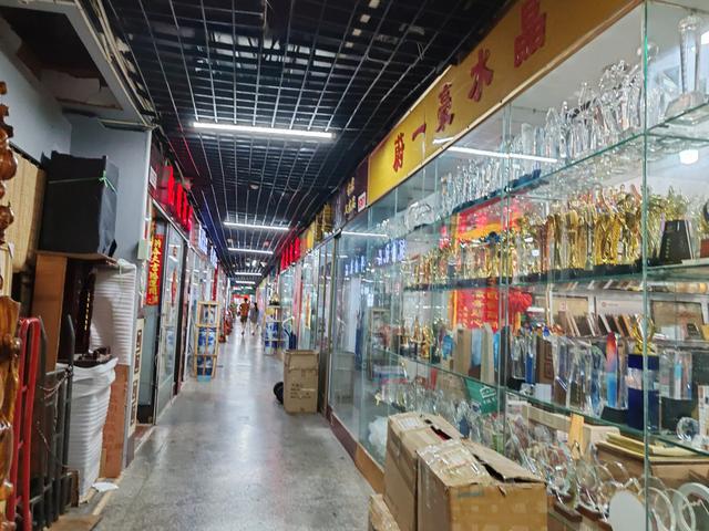 走遍济南:长途汽车站斜对过有个中恒商城