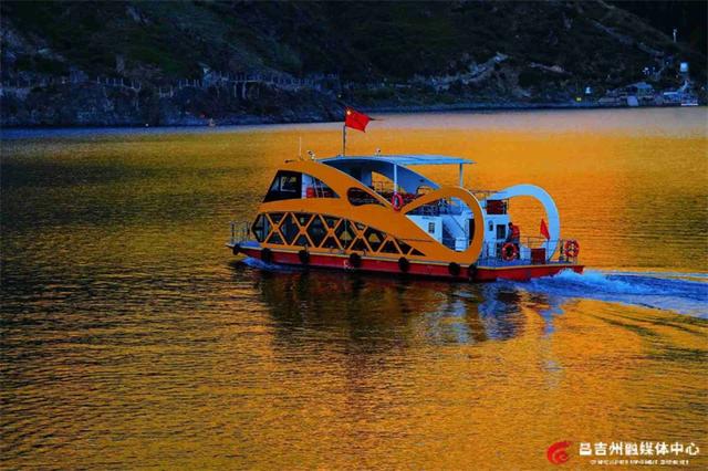 视觉·昌吉 | 天山天池：邂逅山水与夕阳的浪漫之约
